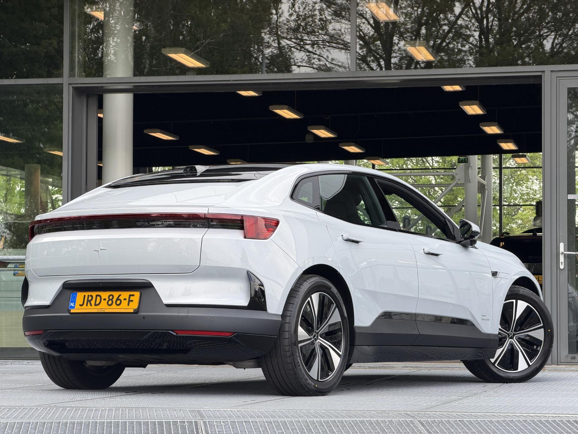 Polestar 4