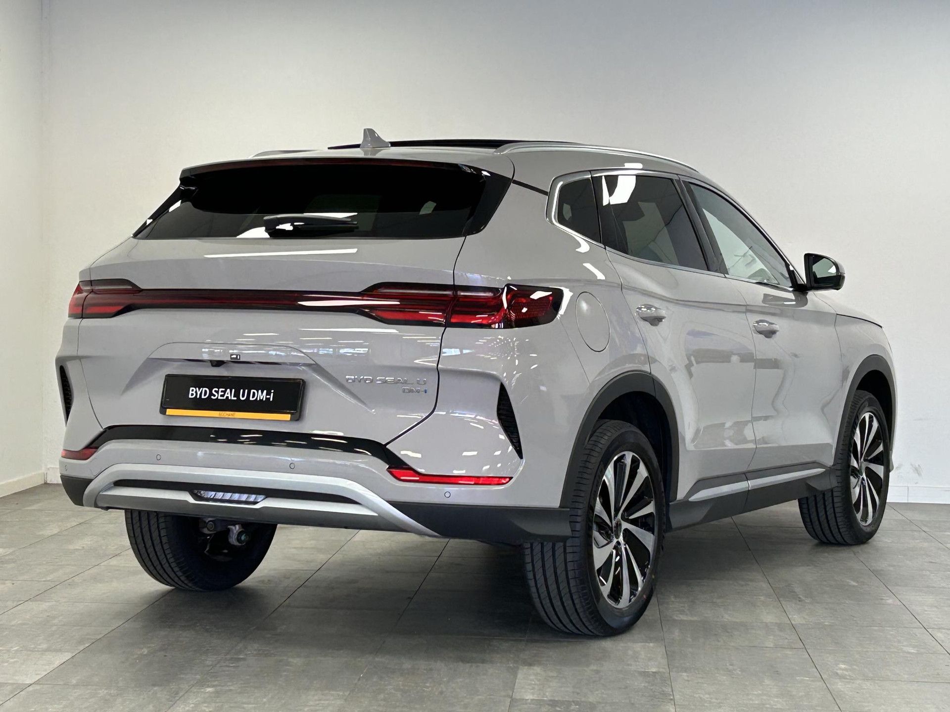 BYD SEALU