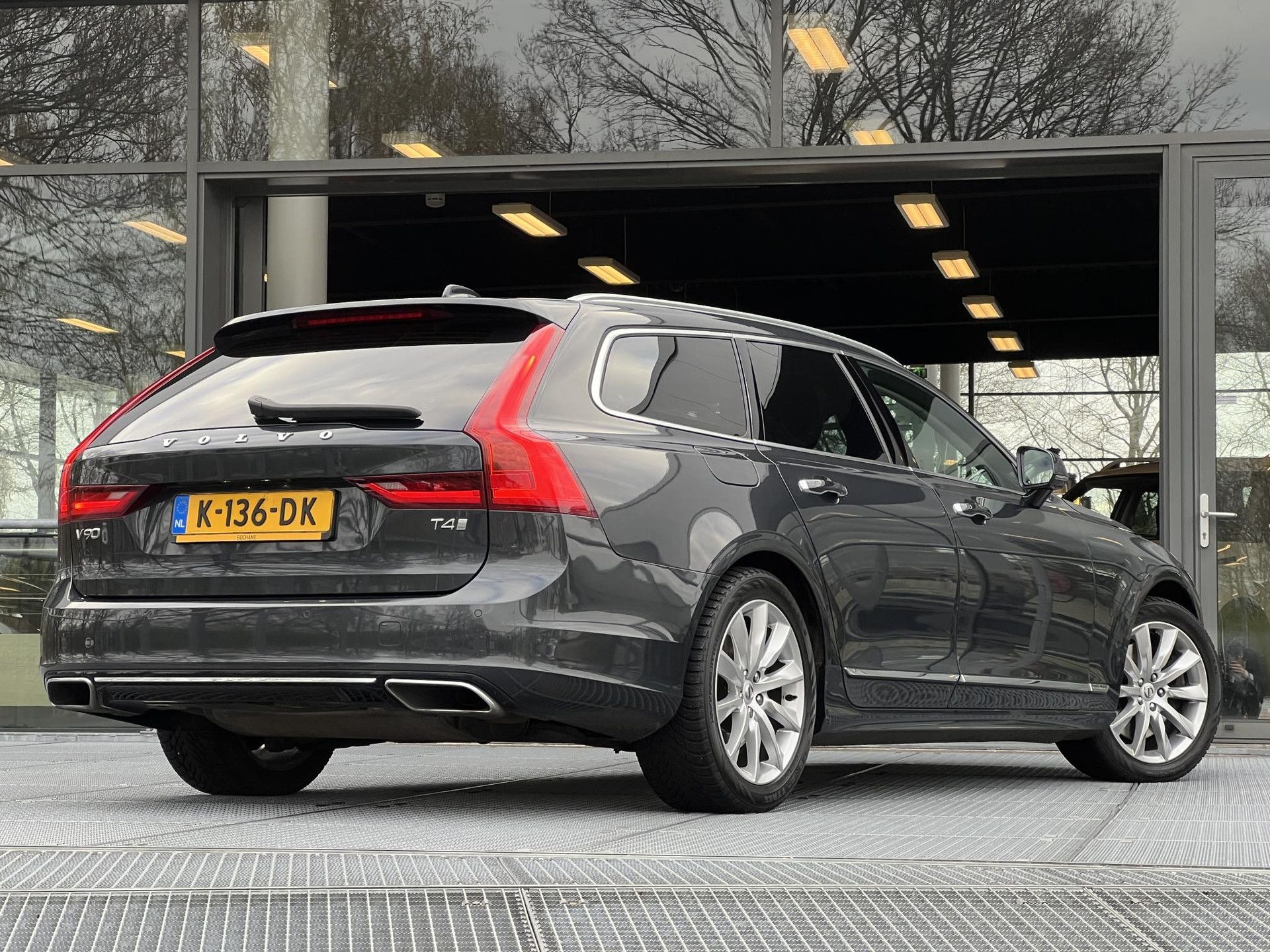 Volvo V90